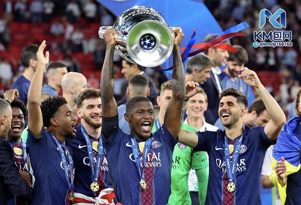 世界杯FIFA体育新闻:巴黎圣日耳曼花费超过10亿美元打造了这支两届欧冠冠军阵容。/ Xavier Laine/Getty Images
