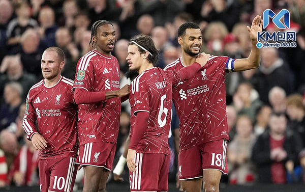 世界杯FIFA体育新闻：科迪·加克波（右）攻入一记精彩进球，帮助利物浦将领先优势扩大到两球。/ Peter Byrne/PA Images/Getty Images