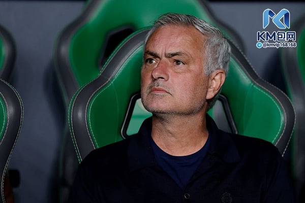 世界杯FIFA体育新闻:皇家马德里对阵埃尔切的比赛打得十分艰难。/ M Gracia Jimenez/Soccrates/Getty Images