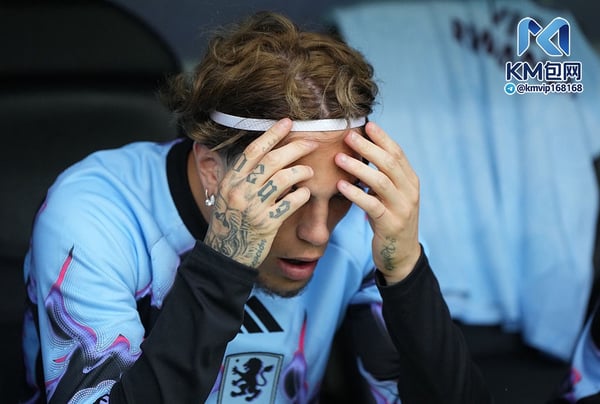 世界杯FIFA体育新闻:加纳乔正在逐渐适应替补席。/ 阿斯顿维拉足球俱乐部/Getty Images