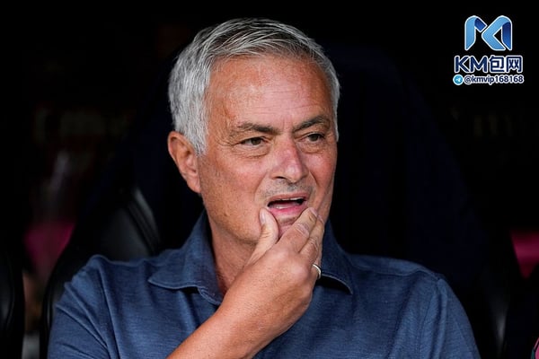 世界杯FIFA体育新闻：何塞·穆里尼奥正准备迎接他13年来的首场马德里德比。/ Oscar J. Barroso/Europa Press/Getty Images
