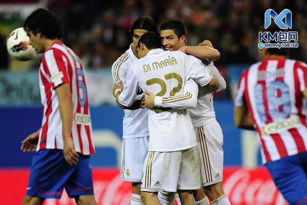 世界杯FIFA体育新闻:穆里尼奥赢得了与西蒙尼的首场较量。/ JAVIER SORIANO/AFP/Getty Images