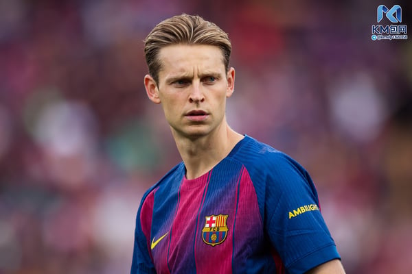 世界杯FIFA体育新闻:弗兰基·德容是一位优雅的球员。/ Judit Cartiel/Getty Images