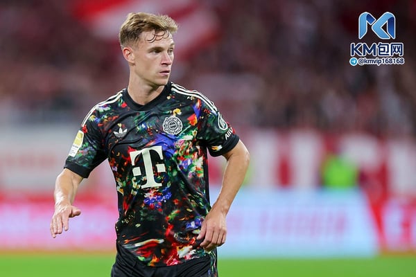 世界杯FIFA体育新闻:约书亚·基米希是当今足坛最具风度的球员之一。/ Marco Steinbrenner/DeFodi Images/Getty Images