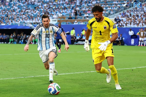 世界杯FIFA体育新闻:两位世界杯球星正面交锋。/ Chris Brunskill/Fantasista/Getty Images