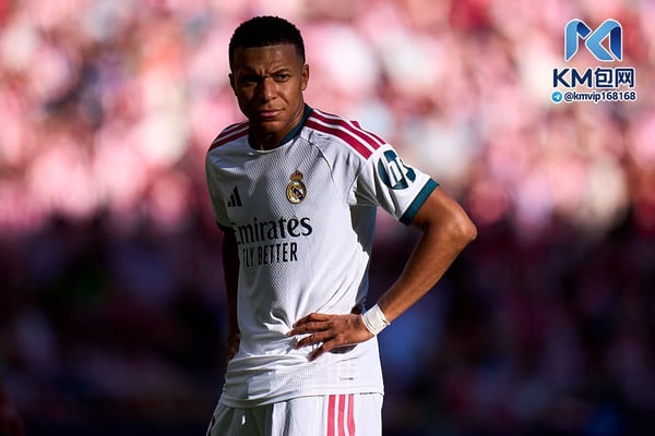 世界杯FIFA体育新闻：基利安·姆巴佩的踢球风格并不像一个天生的9号球员。/ Diego Souto/Getty Images