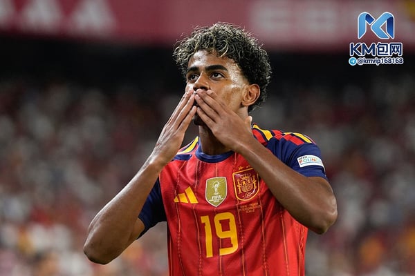 世界杯FIFA体育新闻:拉明·亚马尔状态火热,势不可挡。/ Joaquin Corchero/Europa Press via Getty Images