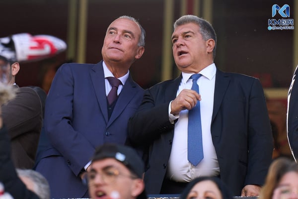 世界杯FIFA体育新闻:拉斐尔·尤斯特(左)在巴塞罗那对皇家马德里提起诉讼时担任代理主席。/ Angel Martinez/Getty Images