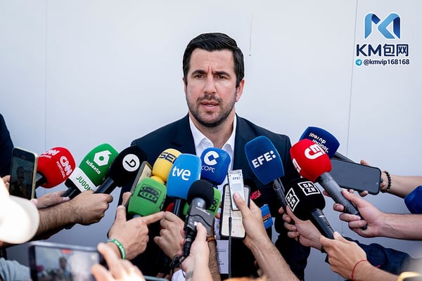 世界杯FIFA体育新闻:恩里克·里克尔梅是弗洛伦蒂诺·佩雷斯在皇马主席选举中的竞争对手。 /安赫尔·佩雷斯·梅卡/欧罗巴出版社/盖蒂图片社