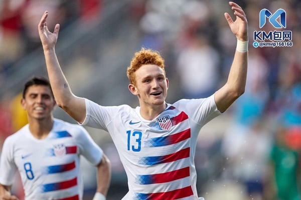 世界杯FIFA体育新闻:萨金特是两名在对阵玻利维亚的友谊赛中取得进球的18岁小将之一。/ Robin Alam/Icon Sportswire/Getty Images