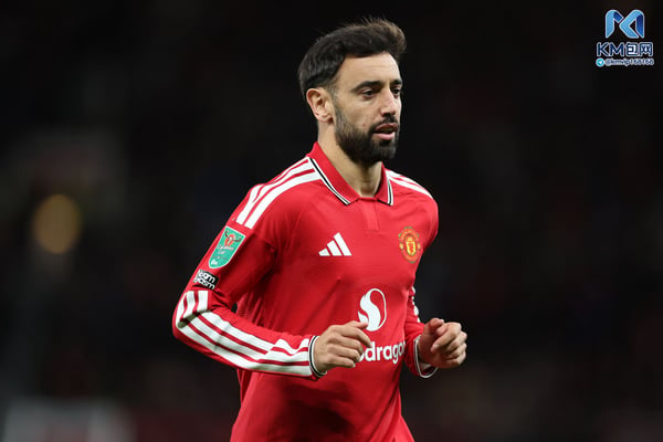 世界杯FIFA体育新闻:布鲁诺·费尔南德斯与离开曼联的传闻不断。/ Alex Livesey/Getty Images