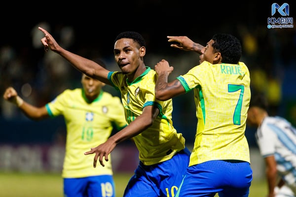 世界杯FIFA体育新闻:爱德华多是一名技术娴熟的边锋。/ Martín Fonseca/Eurasia Sport Images/Getty Images