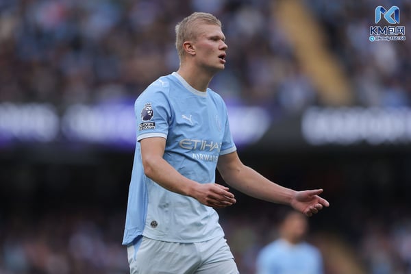 世界杯FIFA体育新闻：埃尔林·哈兰德于2022年加盟曼城。/ James Gill - Danehouse/Getty Images