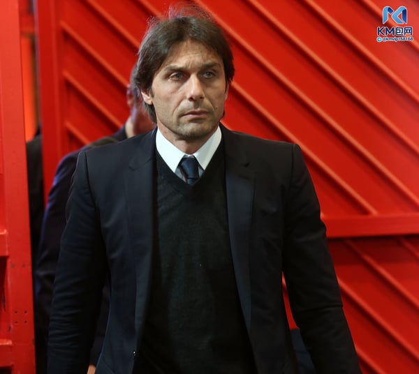 世界杯FIFA体育新闻：安东尼奥·孔蒂在执教英格兰的第一个时期就赢得了英超联赛冠军。/ 马修·彼得斯/曼联/盖蒂图片社