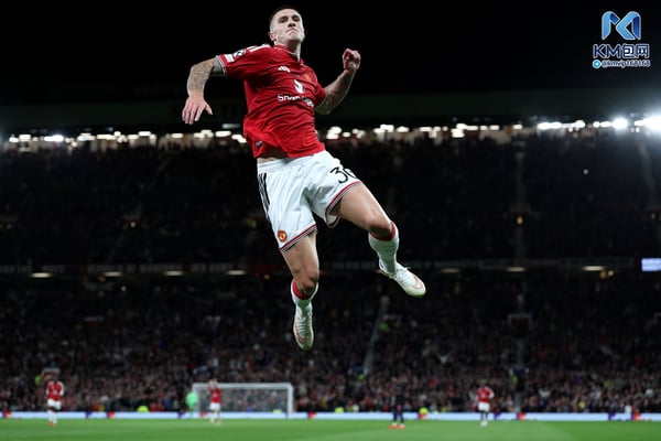 世界杯FIFA体育新闻：本杰明·谢什科可能即将转会至一家新俱乐部。/ Darren Staples/AFP/Getty Images