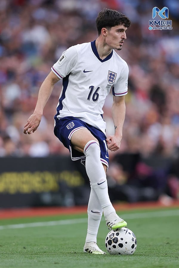 世界杯FIFA体育新闻：蒂诺·利夫拉门托一路晋升至英格兰青年队。/ James Gill-Danehouse/Getty Images