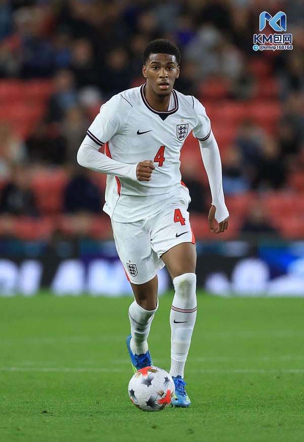 世界杯FIFA体育新闻：乔什·阿切安蓬目前只代表U21国家队出场过。/ Nigel French/Sportsphoto/Allstar via Getty Images