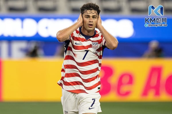 世界杯FIFA体育新闻：乔瓦尼·雷纳正在为首发阵容中的一个位置而战。/约翰·多顿/美国足协/盖蒂图片社