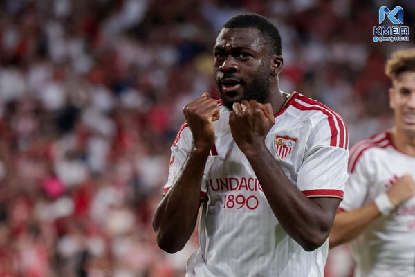 世界杯FIFA体育新闻：尤素夫·福法纳与曼联传出绯闻。/ Jose Luis Contreras/NurPhoto/Getty Images