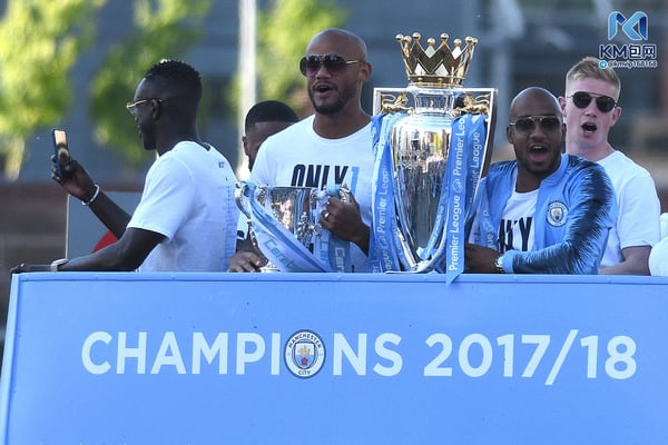 世界杯FIFA体育新闻：在调查期间，曼城赢得了三次联赛冠军。/ Oli SCARFF/AFP/Getty Images