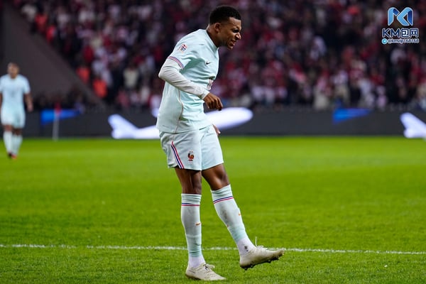 世界杯FIFA体育新闻:基利安·姆巴佩显然很痛苦。 / Yagiz Gurtug/MB Media/Getty Images