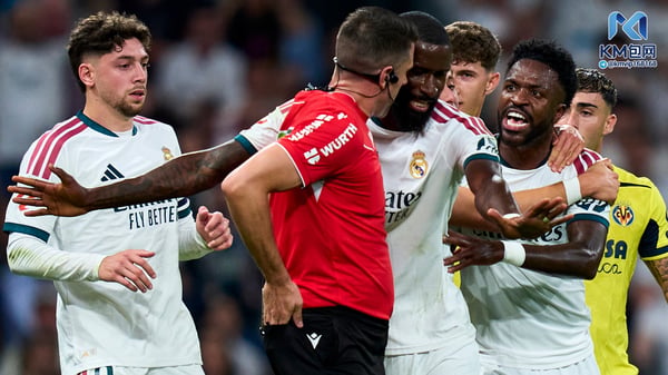 世界杯FIFA体育新闻:维尼修斯·儒尼奥尔(右二)起初对他的红牌反应激烈。/ Diego Souto/Getty Images