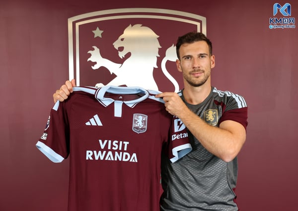 世界杯FIFA体育新闻:戈雷茨卡现在是维拉球员了。/ 内维尔·威廉姆斯/阿斯顿维拉足球俱乐部/盖蒂图片社