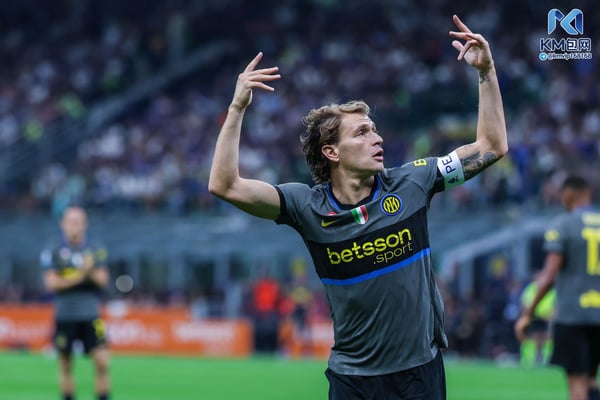 世界杯FIFA体育新闻:尼科洛·巴雷拉是国际米兰中场的主力。 /法布里奇奥·卡拉贝利/SOPA Images/LightRocket/Getty Images