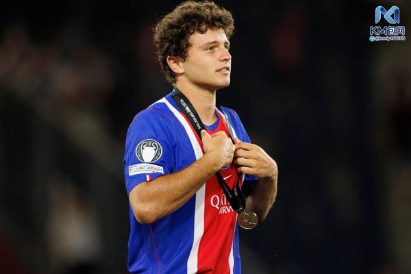 世界杯FIFA体育新闻:若昂·内维斯 (João Neves) 是连续获胜者。 /Maciej Rogowski/SOPA Images/LightRocket/Getty Images
