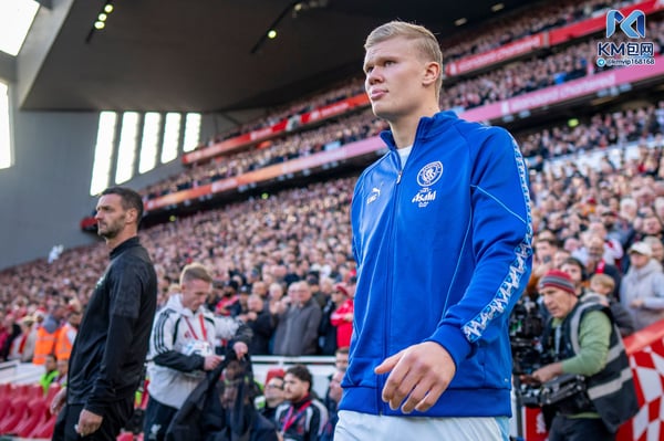世界杯FIFA体育新闻:曼城笼罩在一片阴云之下。/ Isaac Parkin/曼城足球俱乐部/Getty Images