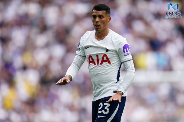 世界杯FIFA体育新闻：佩德罗·波罗与拉明·亚马尔为西班牙队贡献了精彩的配合。/ Harvey Murphy/News Images/NurPhoto/Getty Images