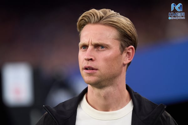 世界杯FIFA体育新闻：弗兰基·德容的未来悬而未决。/ Pedro Salado/Getty Images