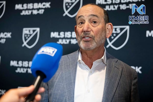 世界杯FIFA体育新闻：美国职业足球大联盟（MLS）主席唐·加伯赞扬了城市足球集团对联盟的贡献。/ Caleb Bowlin/Getty Images