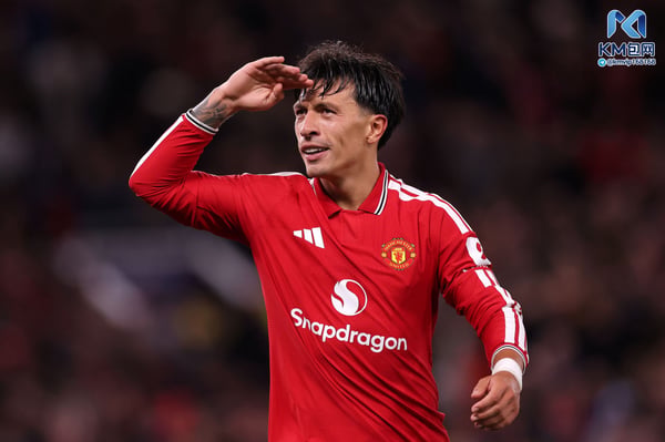 世界杯FIFA体育新闻：利桑德罗·马丁内斯或许正在展望一个没有他的未来。/ Carl Recine/Getty Images