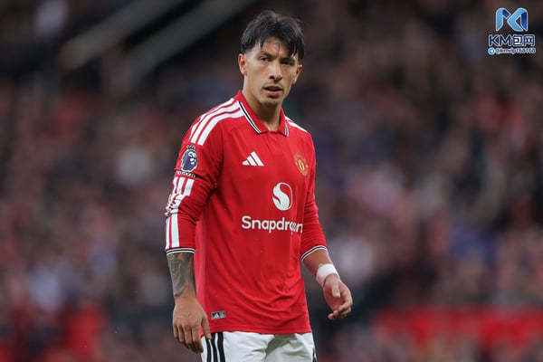 世界杯FIFA体育新闻：利桑德罗·马丁内斯猛烈抨击曼联。/ James Gill - Danehouse/Getty Images