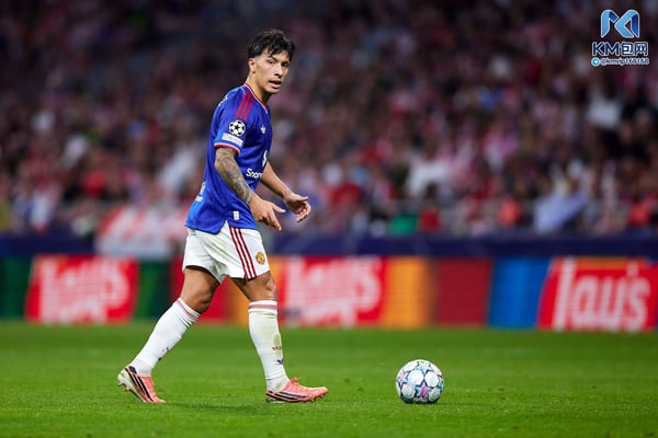 世界杯FIFA体育新闻:利桑德罗·马丁内斯在曼联的未来充满变数。/ Alvaro Medranda/Quality Sport Images/Getty Images