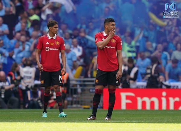 世界杯FIFA体育新闻:拉斐尔·瓦拉内(左)和卡塞米罗(右)都从皇家马德里转会至曼联。/ Martin Rickett/PA Images/Getty Images