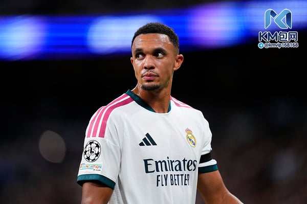 世界杯FIFA体育新闻：特伦特·亚历山大-阿诺德转会皇家马德里的计划并未按预期进行。/ Jose Breton/Pics Action/NurPhoto/Getty Images