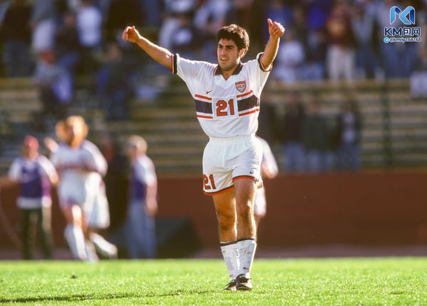 世界杯FIFA体育新闻：克劳迪奥·雷纳曾四次参加世界杯。/ David Madison/Getty Images