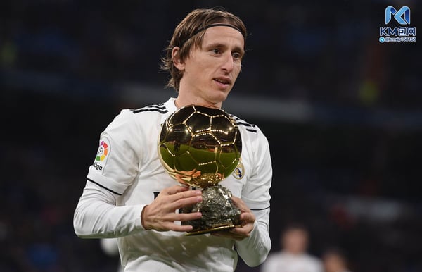 世界杯FIFA体育新闻:卢卡·莫德里奇打破了梅西和C罗的双雄垄断。/ Denis Doyle/Getty Images