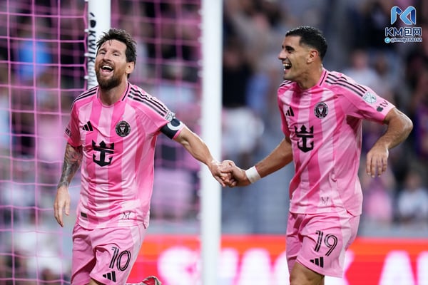 世界杯FIFA体育新闻:莱昂内尔·梅西(左)是美国职业足球大联盟中最具统治力的球员。/ Rich Storry/Getty Images