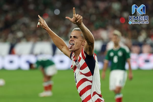 世界杯FIFA体育新闻:卡文·沙利文是美国国家男子足球队历史上最年轻的进球者。/ Taylor Banner/USSF/Getty Images