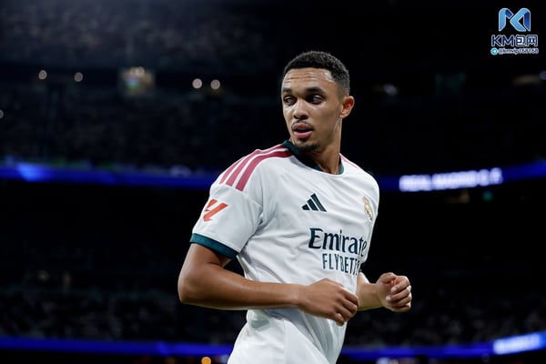 世界杯FIFA体育新闻：特伦特·亚历山大-阿诺德在皇家马德里的未来充满不确定性。/ M Gracia Jimenez/Soccrates/Getty Images