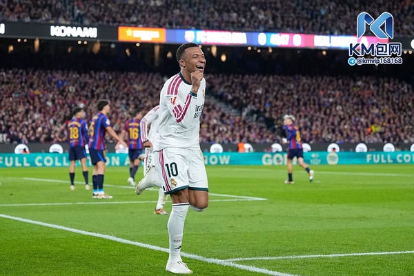 世界杯FIFA体育新闻：姆巴佩在万众瞩目的灯光下攻入了他在皇家马德里的第100粒进球。/ Dennis Agyeman/Europa Press/Getty Images