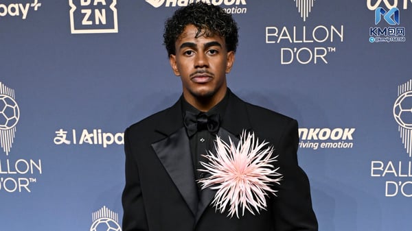 世界杯FIFA体育新闻:周一,拉明·亚马尔的身影格外引人注目。/ Gareth Cattermole/Getty Images
